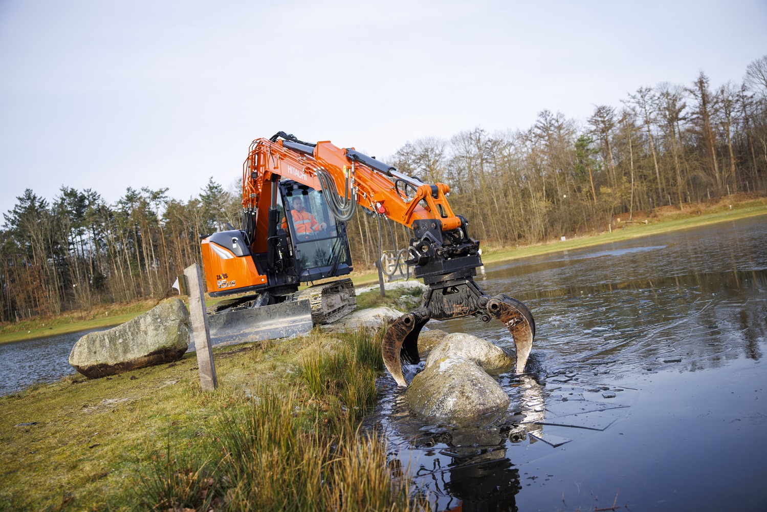Hitachi Construction Machinery unveils two new Zaxis-7 compact excavators